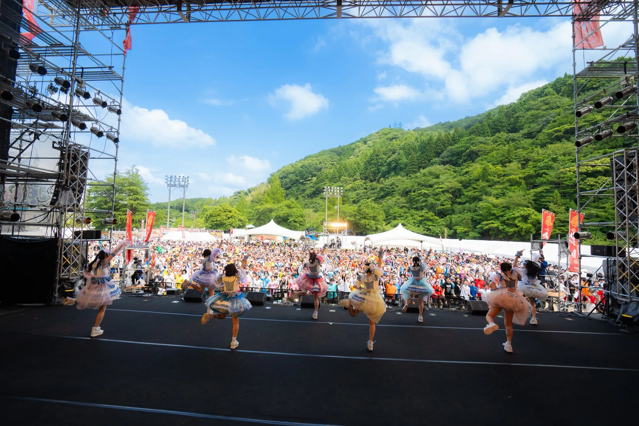 複数の夏フェスでメインステージに立たせていただきました。